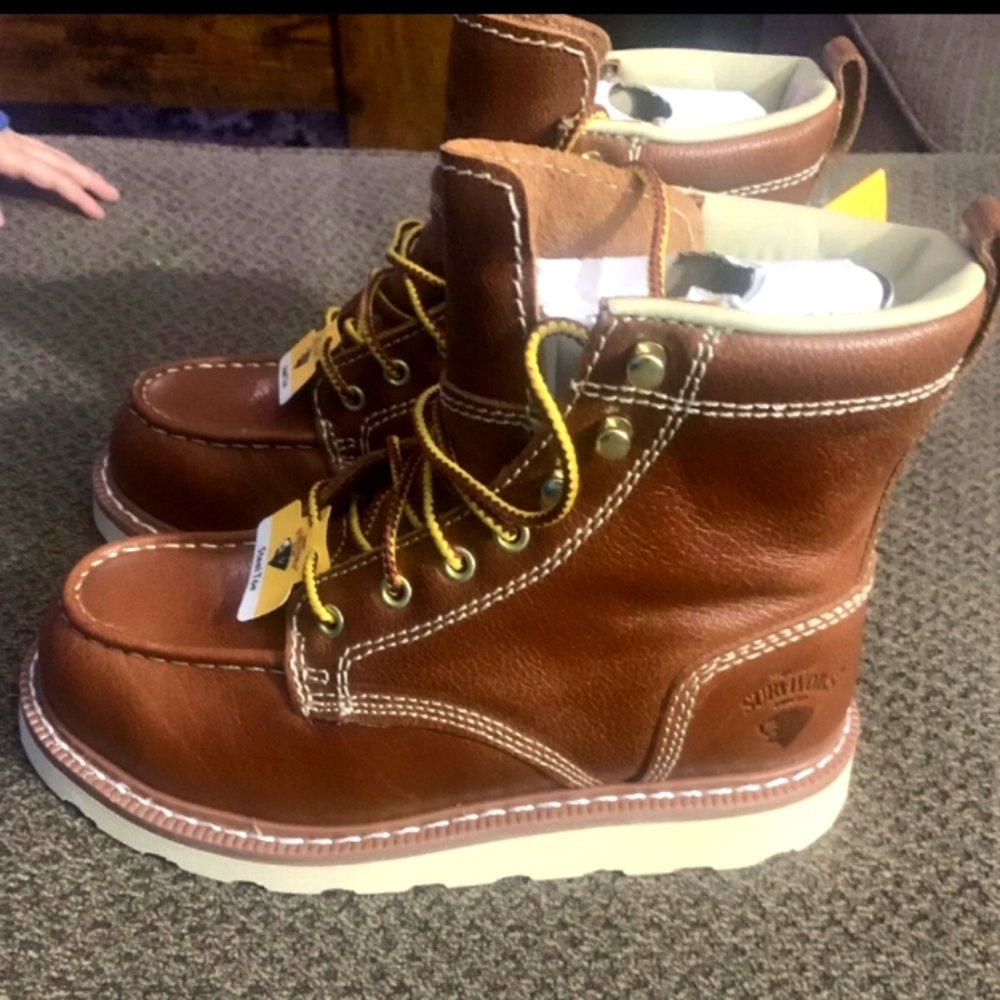 Men's size 7 woman's 9 steel toe boots
